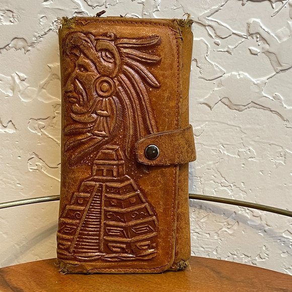 Handbags - 🌻VTG Leather Mayan Calendar Tri Fold Wallet